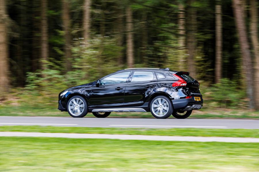  Volvo V40 D4 Cross Country 2016 года  (WW) (фото 4 из 11)